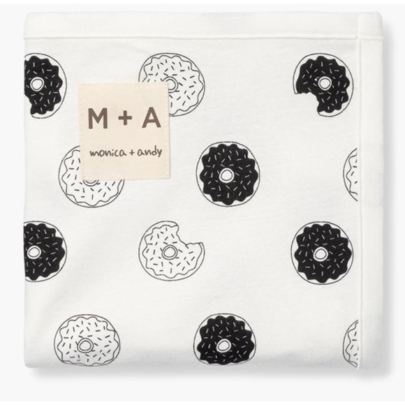 M+A by Monica + Andy Baby First Hello Cuddle Box Blanket + Cap Organic Gift Set - Picture 4 of 5